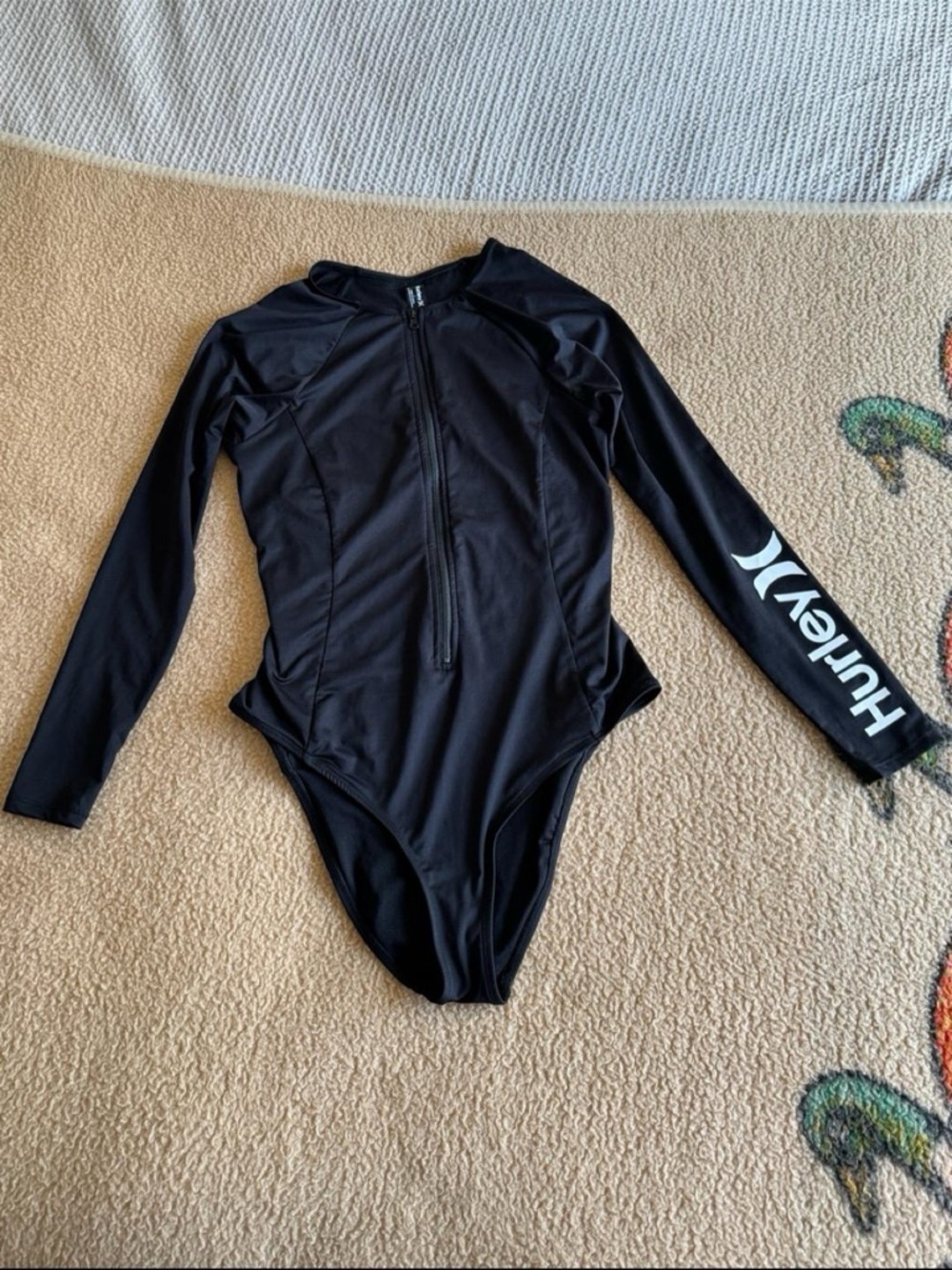 hurley long sleeved rash guard - size large